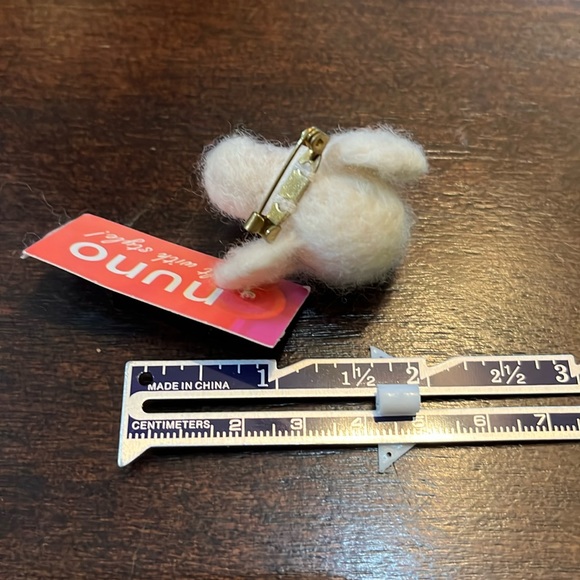 Handcrafted decorative pin. Felted off white chick. NWT - Picture 2 of 4